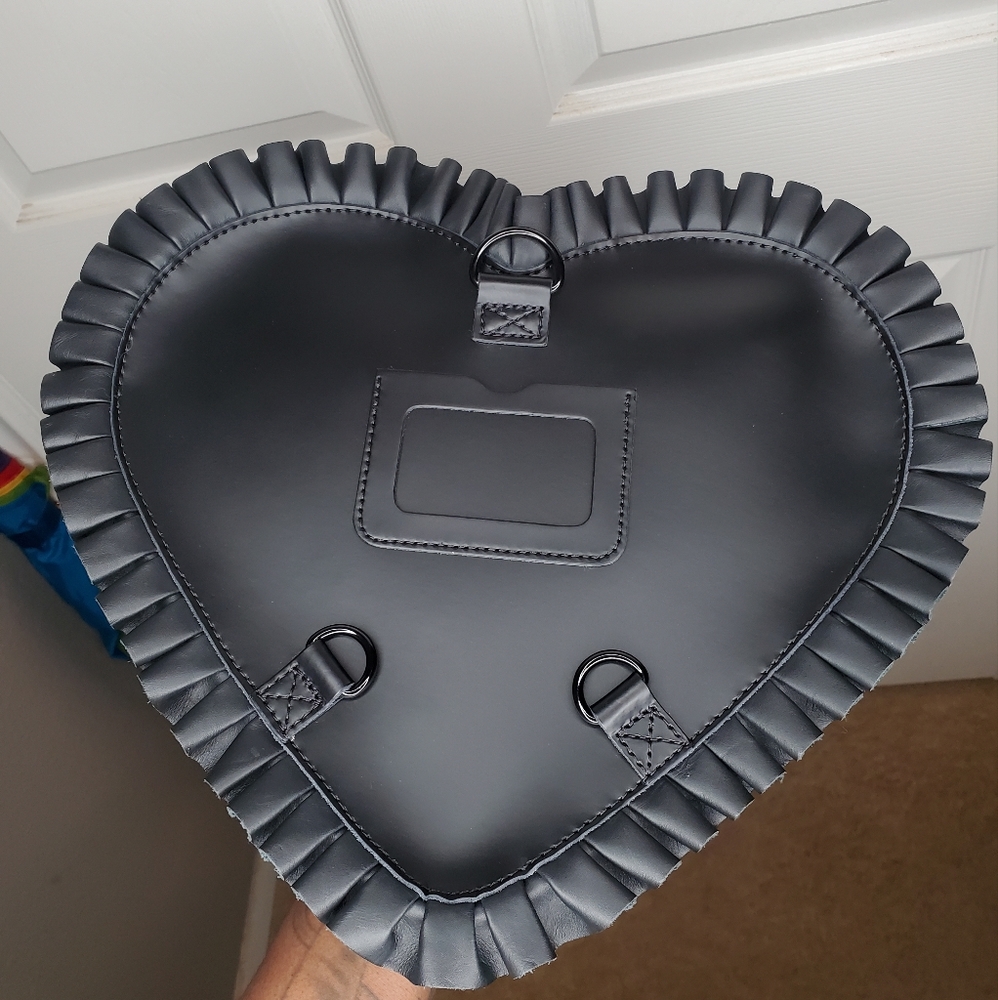 Rare Dr. Martens Heart Shaped Ruffle Leather bag - Picture 7 of 11